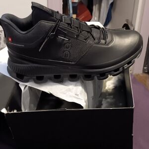 Brand new ON running cloud  hi Wp womens
